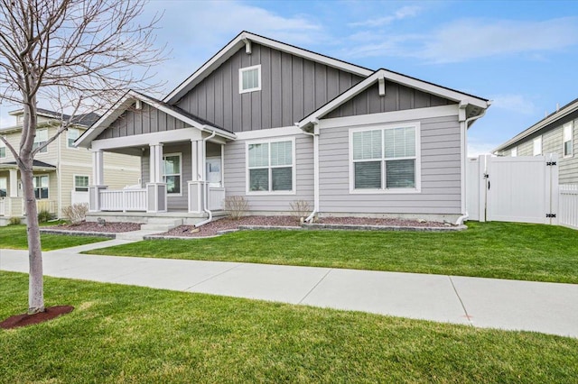 view of front of house with covered porch and a front lawn