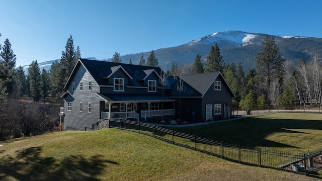 view of front of home with a mountain view and a front yard