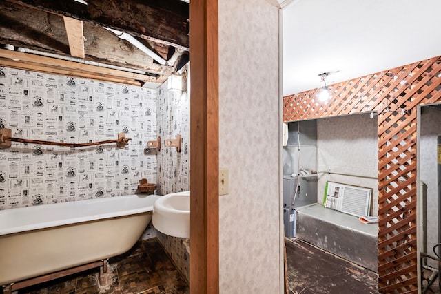 bathroom featuring a washtub and sink