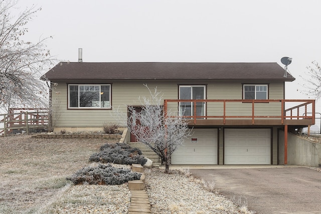 view of front facade featuring a garage