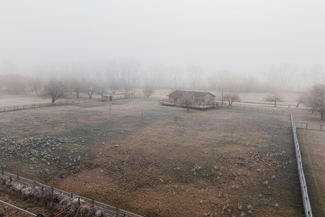 view of yard featuring a rural view