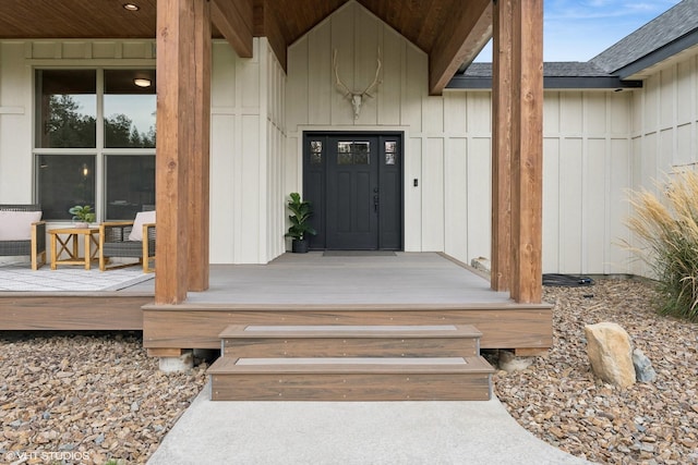 property entrance featuring a porch