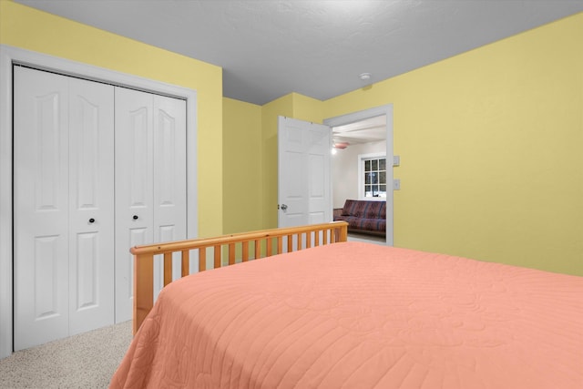 bedroom featuring carpet floors and a closet