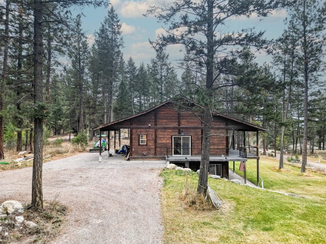 view of side of property featuring a yard