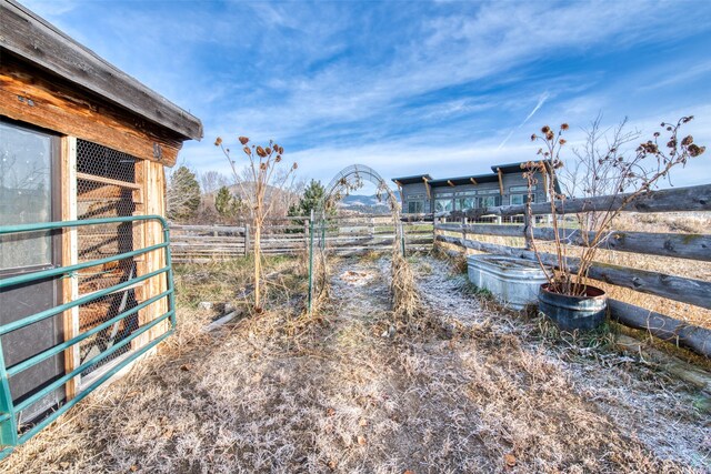 view of yard with an outdoor structure