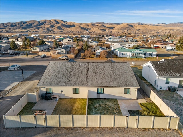 birds eye view of property featuring a mountain view