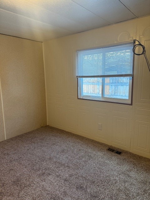 unfurnished room featuring carpet flooring