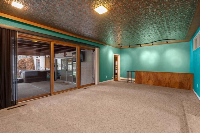 444 S Meridian Rd, Kalispell, MT 59901 - unfurnished room featuring an ornate ceiling, carpet, baseboards, and track lighting