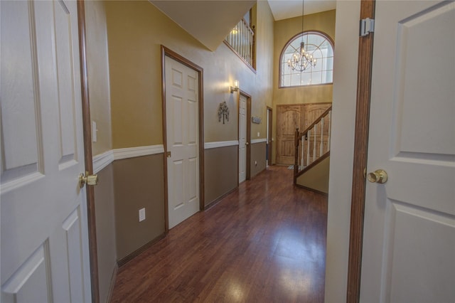 foyer entrance featuring dark hardwood / wood-style flooring and a chandelier