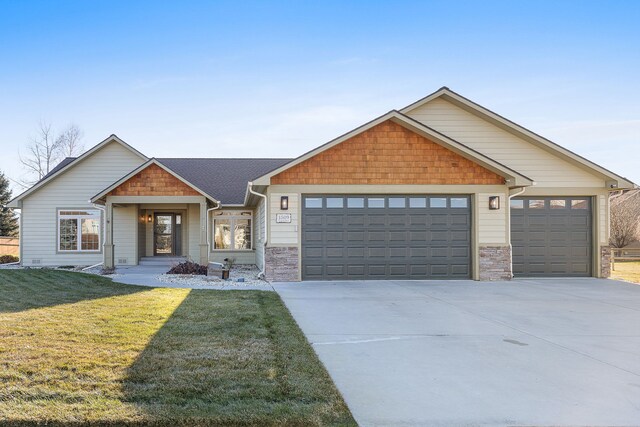 view of front of property featuring a garage, a front lawn, and a mountain view