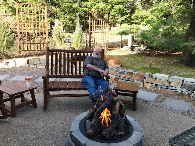 view of patio with an outdoor fire pit