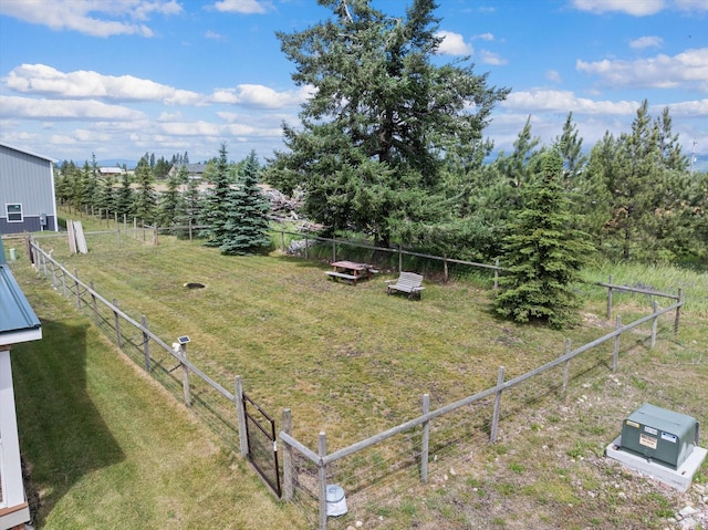 view of yard featuring a rural view