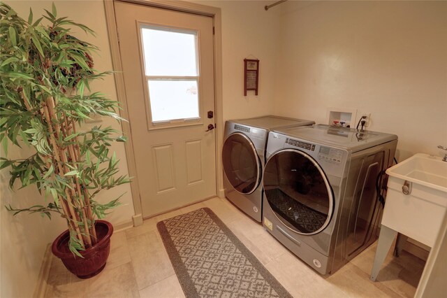 laundry area featuring washer and clothes dryer