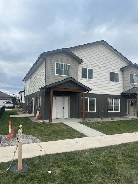 view of front of property with a front lawn