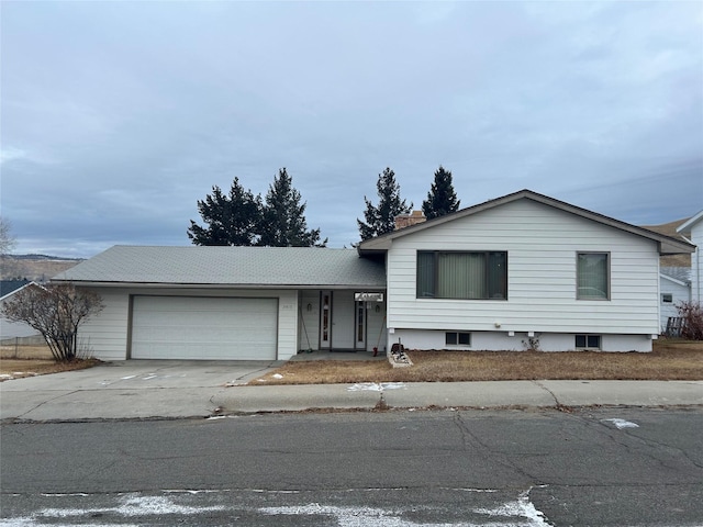 view of front facade featuring a garage