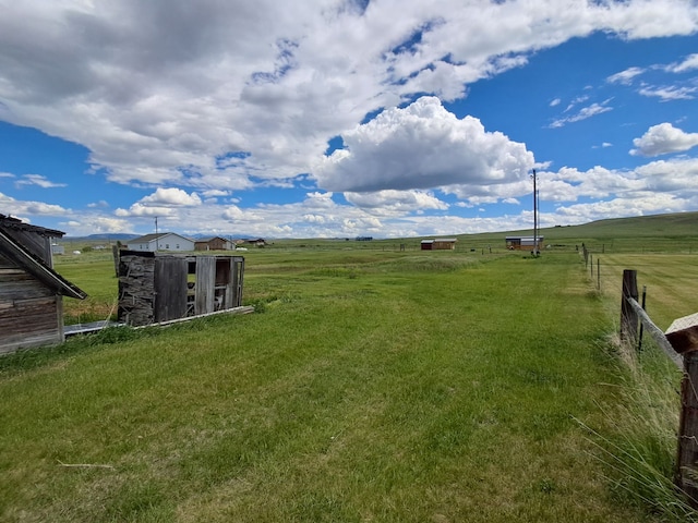 view of yard featuring a rural view