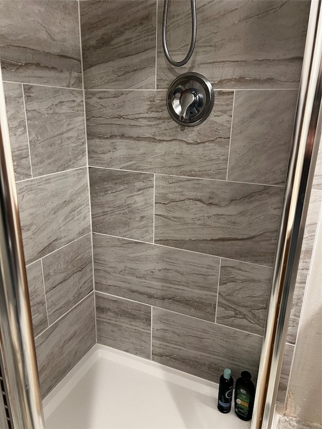 bathroom with a tile shower