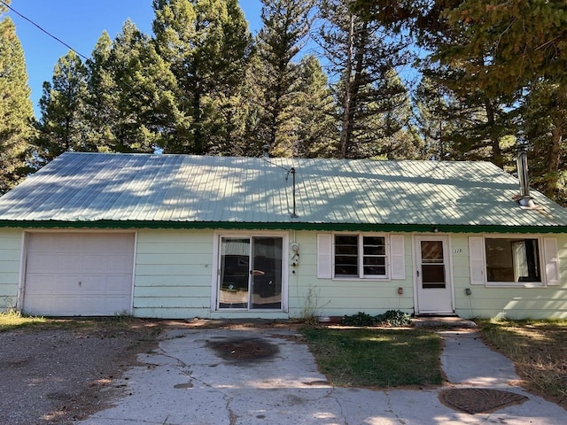 view of front facade with a garage