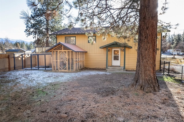 view of front facade featuring an outbuilding