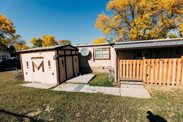 view of outdoor structure with a yard