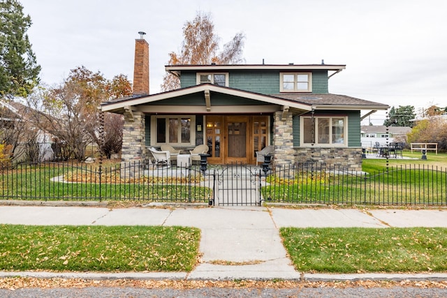 view of front of property with a front lawn