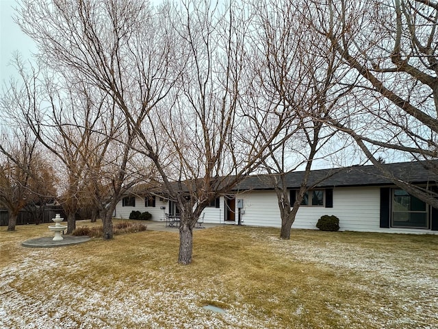 view of front of house with a front lawn