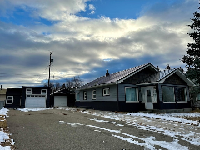 view of front of property featuring an outdoor structure and a garage