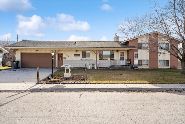 view of front facade featuring a front yard and a garage