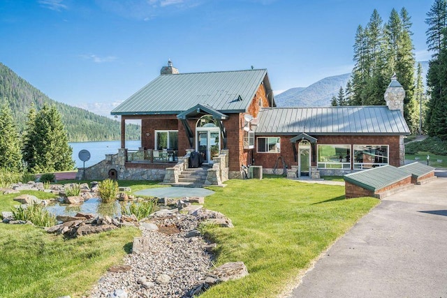 view of property's community featuring a mountain view and a yard