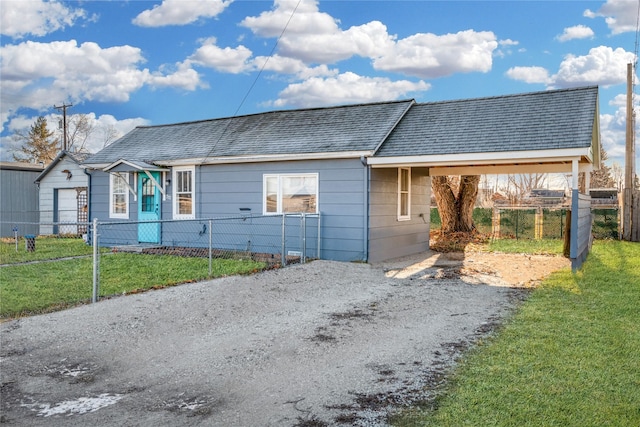 view of front of property with a front lawn