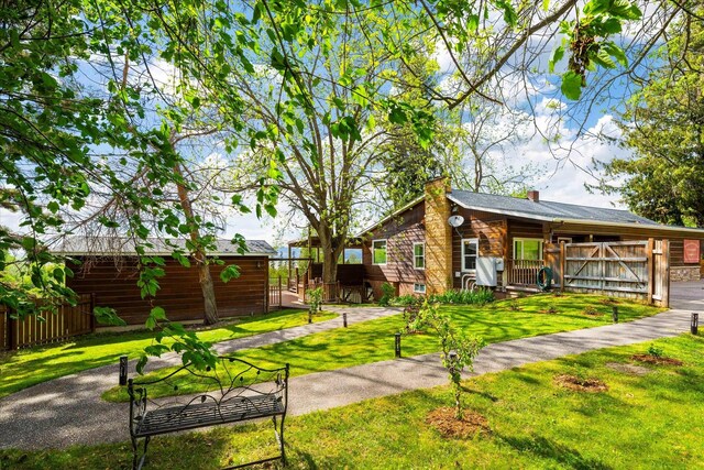 view of yard with a storage unit