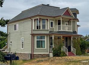 view of front of property featuring a balcony and a front yard