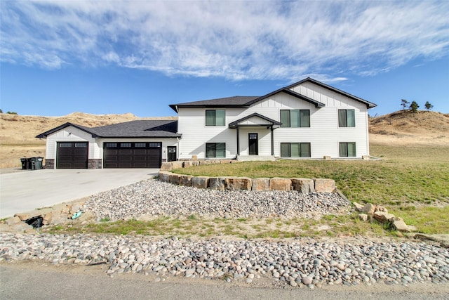 view of front of house featuring a mountain view and a garage