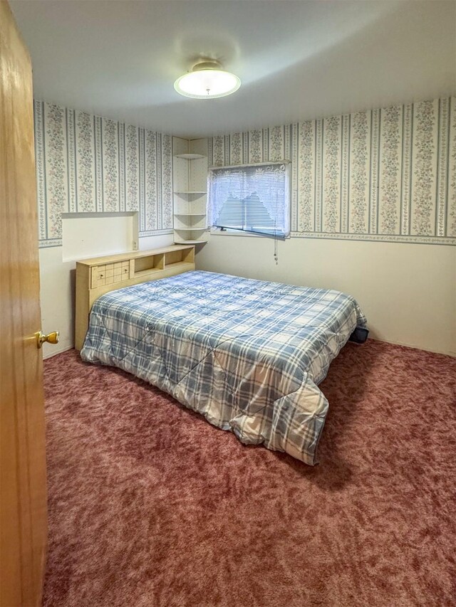 bedroom with carpet flooring