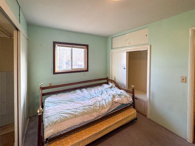 bedroom featuring a closet