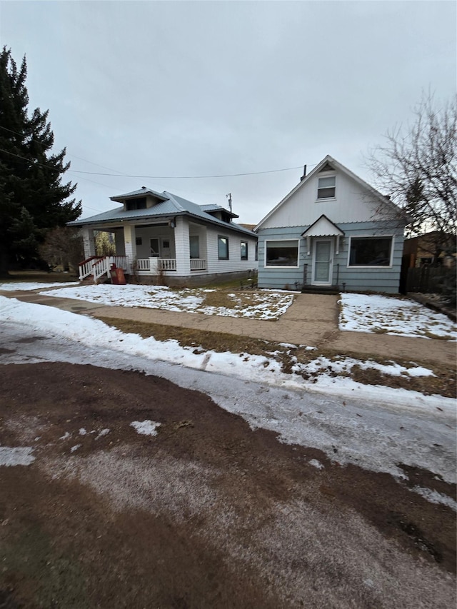 view of front of property featuring a porch