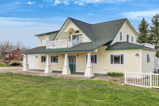 358 Hamilton Heights Rd, Corvallis, MT 59828 - view of front of home with covered porch, a shingled roof, a front lawn, and a balcony