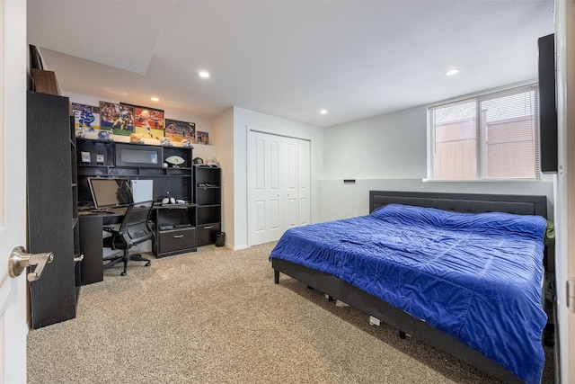 bedroom featuring carpet floors and a closet