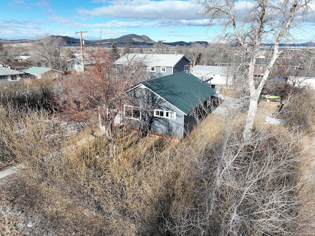 birds eye view of property featuring a mountain view