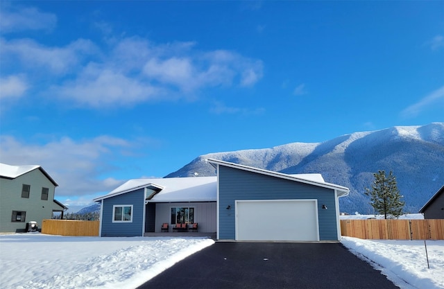 view of front of house featuring a mountain view