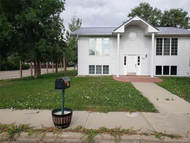 raised ranch featuring a front yard