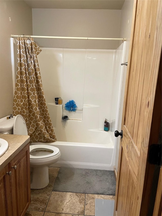 full bathroom featuring shower / bath combo with shower curtain, vanity, and toilet