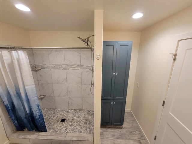 bathroom with curtained shower