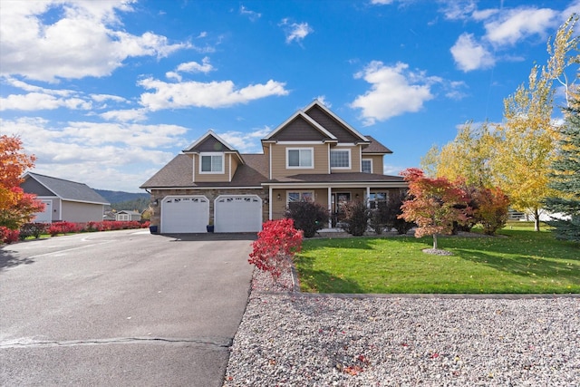 view of front of home featuring a front lawn