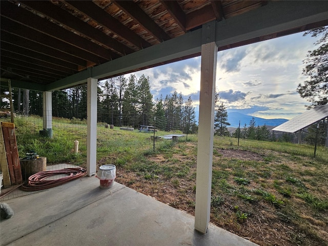 view of yard featuring a patio