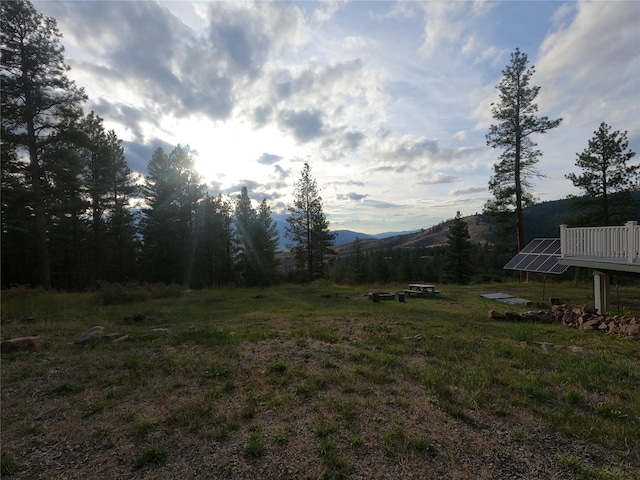 view of yard with a mountain view