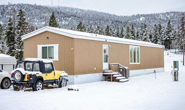 view of front of home featuring a mountain view