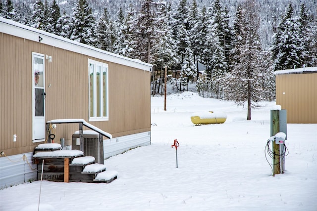 view of yard layered in snow