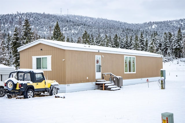 view of front of home with a mountain view