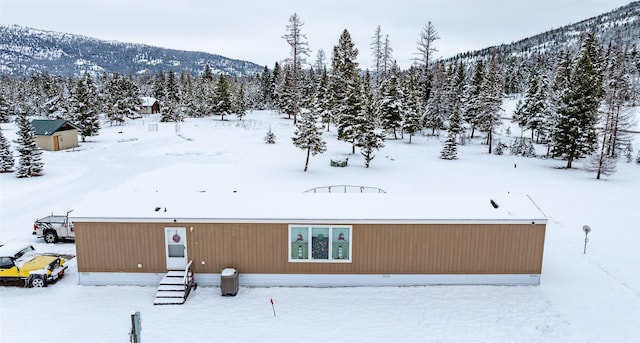 exterior space with a mountain view